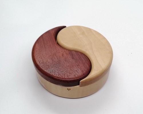 Yin yang wooden puzzle - yang, box